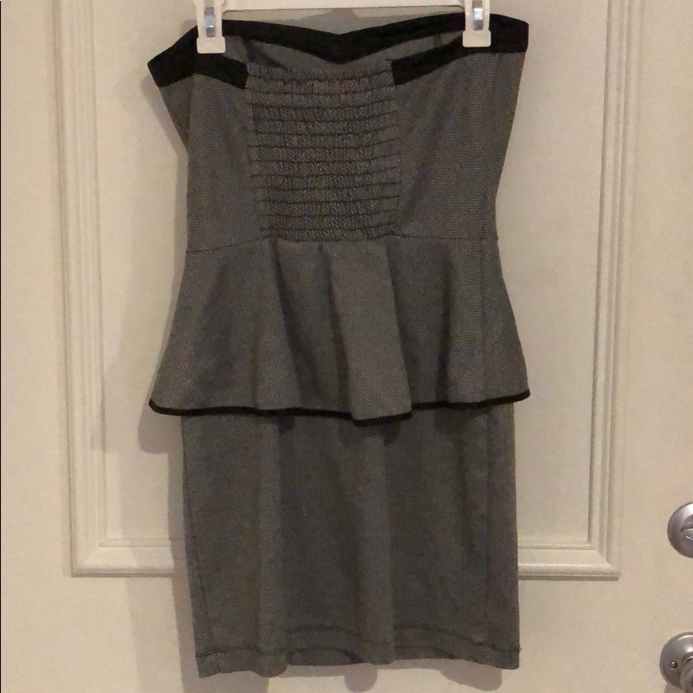 Dress - Picture 4 of 4